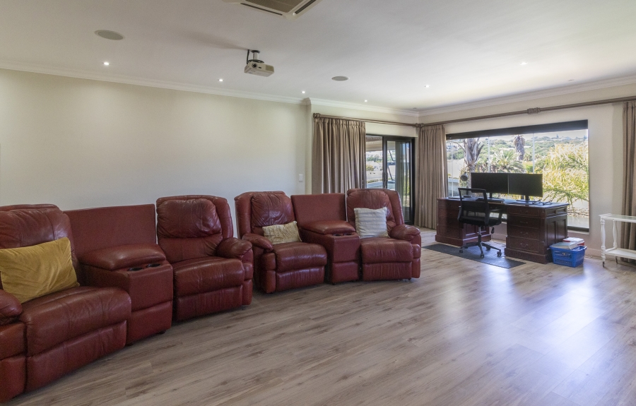 5 Bedroom Property for Sale in Royal Alfred Marina Eastern Cape